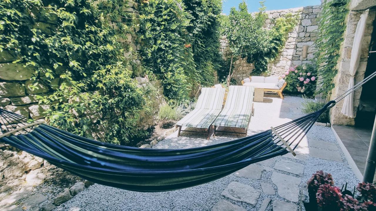 Rector'S Villa - Charming Retreat In Old Town With Jacuzzi In Private Courtyard Rab Town Exteriér fotografie