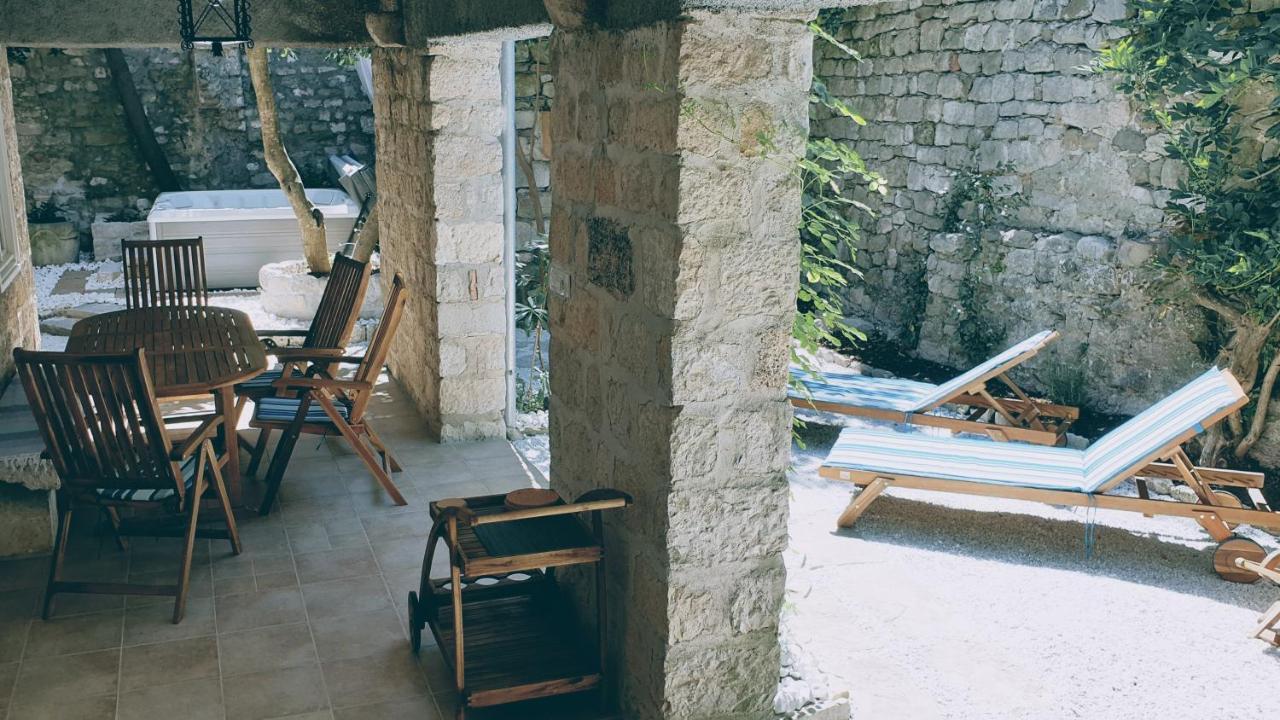 Rector'S Villa - Charming Retreat In Old Town With Jacuzzi In Private Courtyard Rab Town Exteriér fotografie