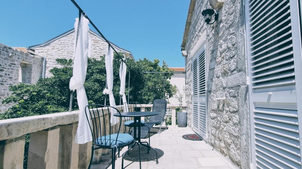Rector'S Villa - Charming Retreat In Old Town With Jacuzzi In Private Courtyard Rab Town Exteriér fotografie